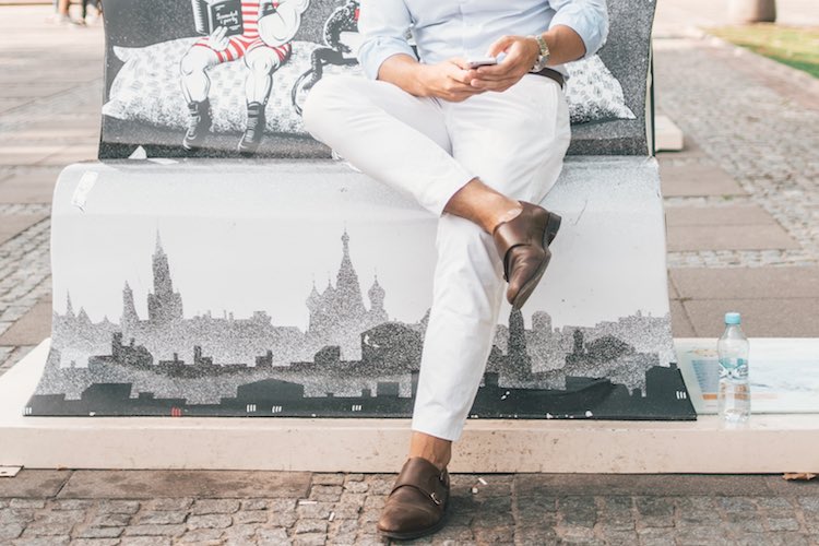 men's outfits with white jeans