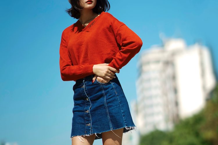red denim skirt outfit ideas